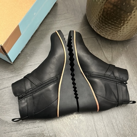 Life Stride Zinfandel Wedge Bootie - Picture 6 of 12